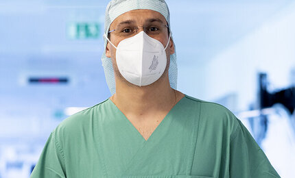 Medizinstudent in OP-Kleidung