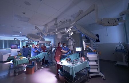 In einem Drylab mit fünf Stationen können an Simulatoren spezielle thoraxchirurgische Verfahren erprobt werden.