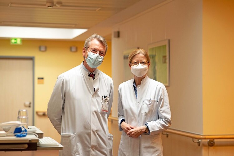 Prof. Dr. med. Georg Maschmeyer übergibt die Chefarztposition an Prof. Dr. Karin Jordan