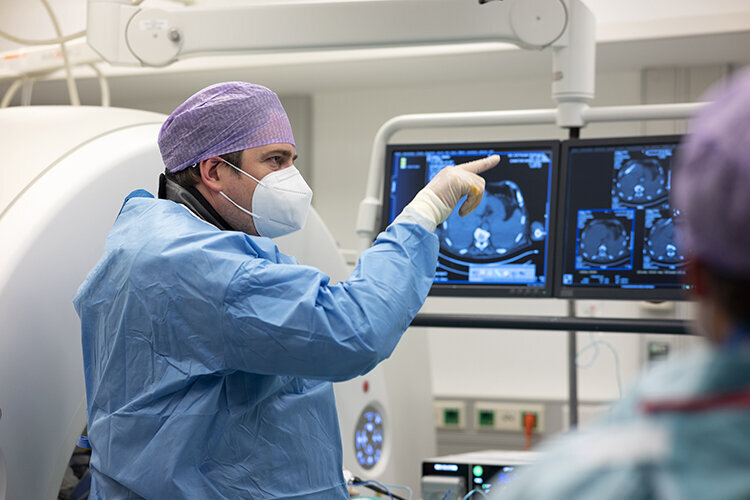 Prof. Dr. med. habil. Lukas Beyer, Chefarzt der Diagnostischen und Interventionellen Radiologie