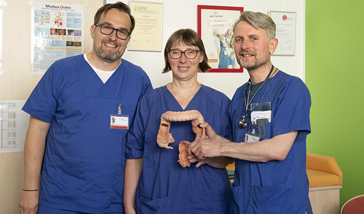 Gruppenfoto von drei Personen der Kindergastroenterologie des Klinikum Westbrandenburg.
