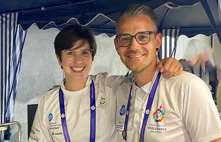 Julia Maria Caliman und Thomas Pohlenz als Volunteers bei den Special Olympics 2023
