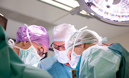 Operation durch die hepatobiliäre Chirurgie