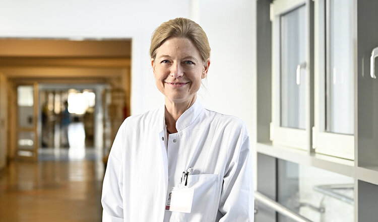 Portrait Prof. Dr. med. Karin Jordan, Chefärztin der Klinik für Hämatologie, Onkologie und Palliativmedizin
