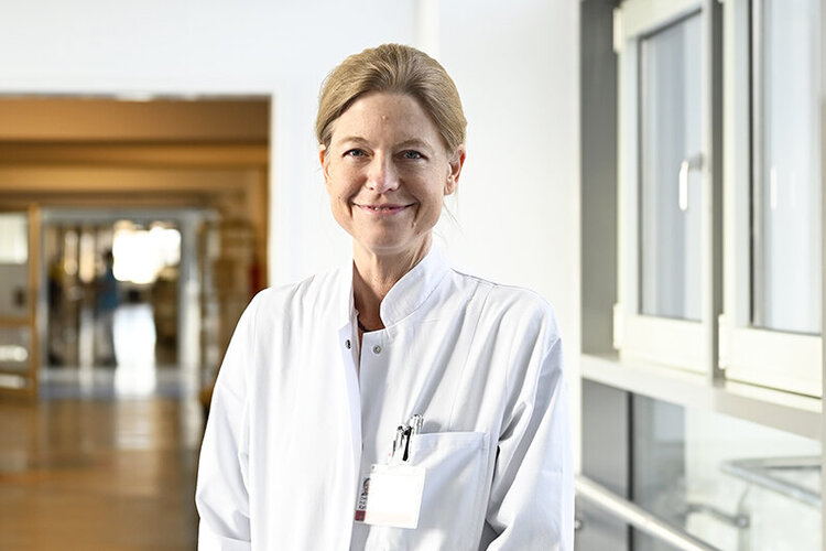 Portrait Prof. Dr. med. Karin Jordan, Chefärztin der Klinik für Hämatologie, Onkologie und Palliativmedizin